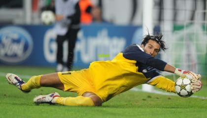 【在线娱乐】山东泰山队武汉集结，全力备战中超联赛收官之战