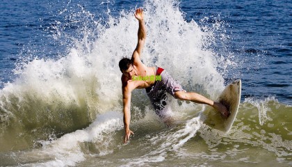 1xbet下载|双线战报，多特客胜法兰克福紧追榜首，皇家社会力克赫塔费巩固欧战席位